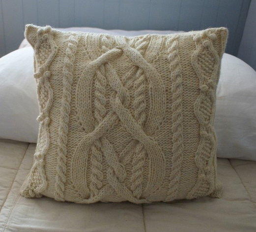 File:Woolcableknitpillow.png