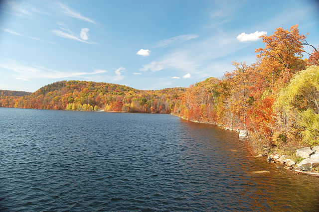 File:Monksville Reservoir - New Jersey in autumn.jpg