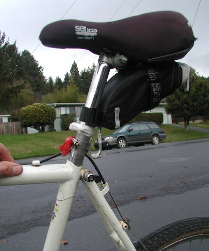 File:Bpack bike trailer - hitch 1.jpg
