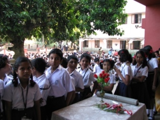 File:KVSPattom students in Q to ask questions.jpg