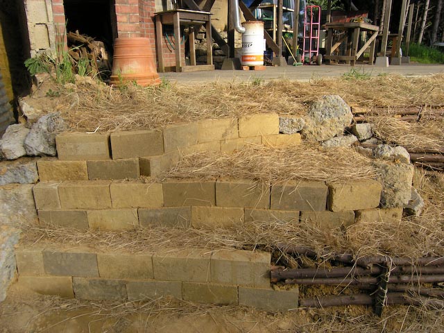 File:Retainwall-brick2.jpg