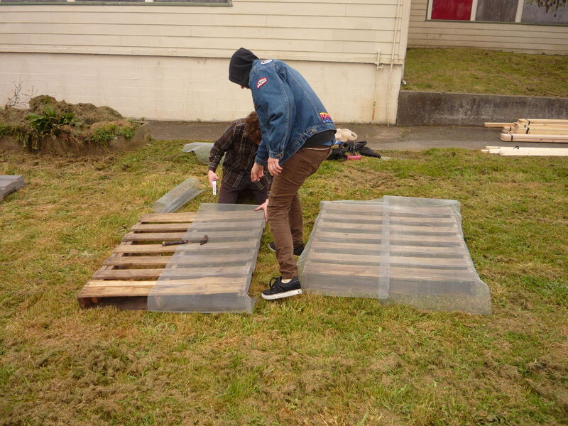 File:Pallet wrapping.JPG
