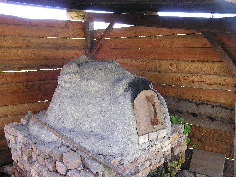 File:Blue Ox Earthen Oven 2.jpg