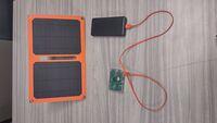 步骤5：将树莓派连接到充电电池组或太阳能电池板以开机。