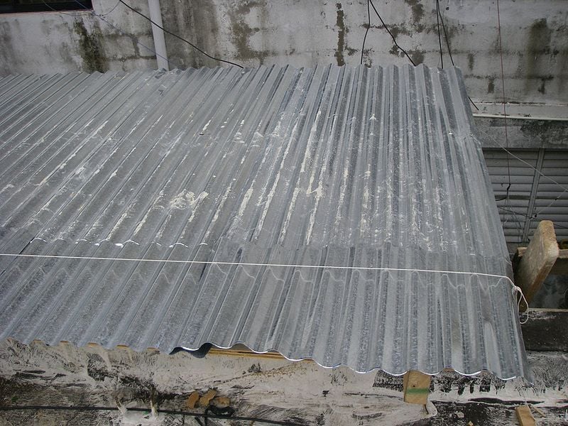 File:Installing a roof1.jpg