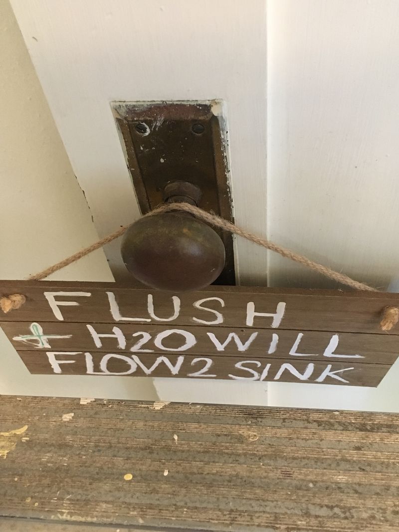 File:Toilet Sign.jpeg