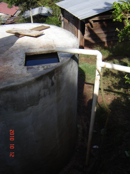 File:Chiapas ferrocement tank filled with water.JPG
