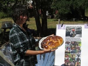 Willow Basket Solar cuit du pain Challah à Lost Valley 2016.jpg