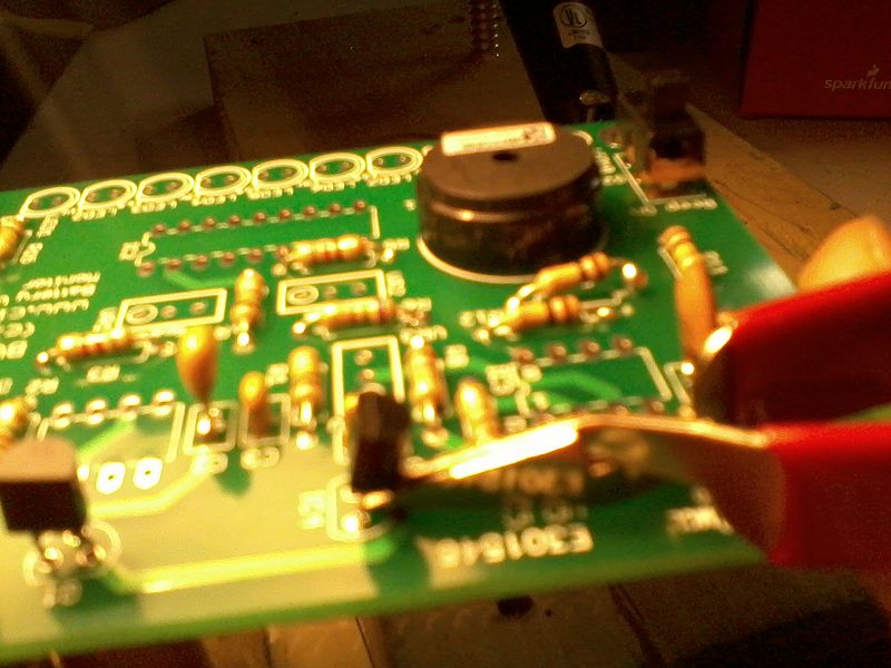 File:Soldering semiconductor with heat sink connected to the solder.jpg