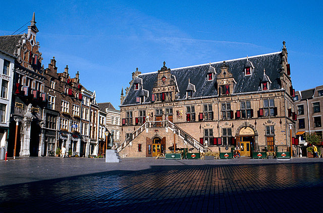 File:Nijmegen Marktplatz.jpg
