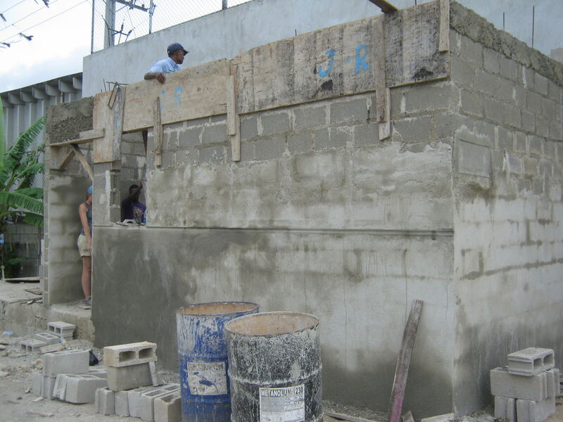 The Botica Popular as of July 7, 2013. Outer walls are of HullKrete, inner wall of ecolarillo. The roof will be zinc.