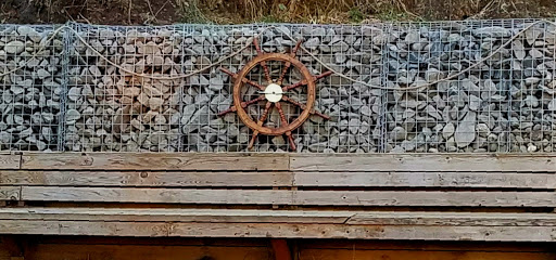File:Pirate'sCoveCornerHTG7.jpg