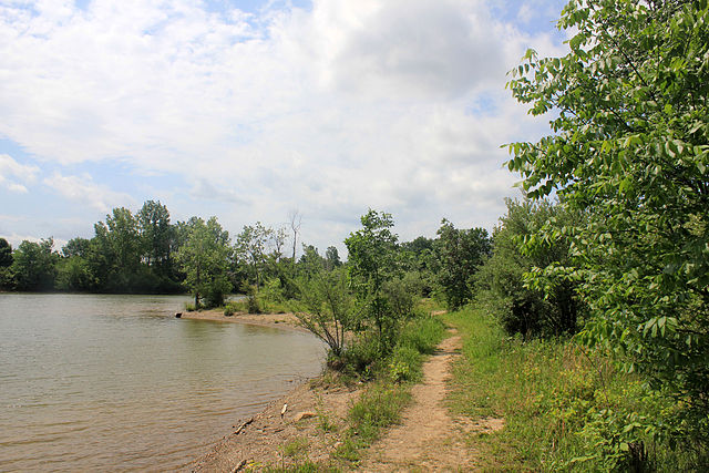 File:Gfp-ohio-alum-creek-state-park-hiking-trail-by-lake.jpg