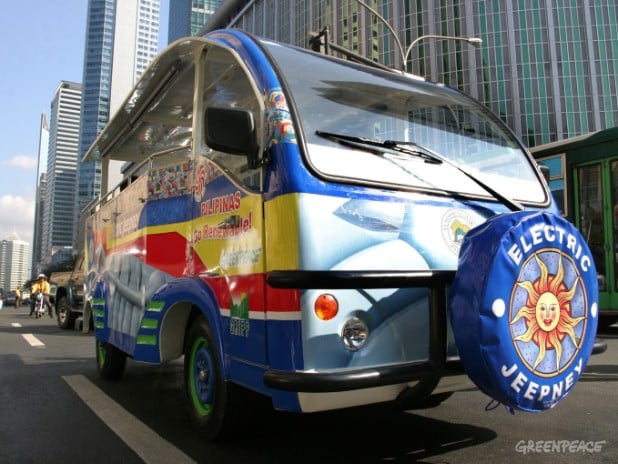 An E-Jeepney cruises down Ayala Avenue in Makati City, Philippines. Photo by Rap Rios/ Greenpeace