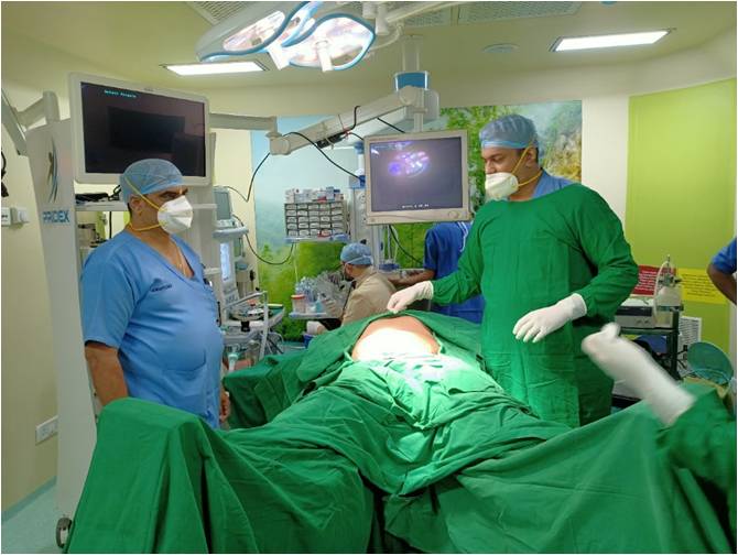 File:Training the entire team to gain knowledge about Laparoscopy.jpg