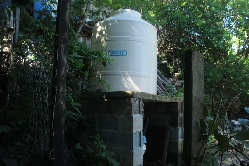 File:Tanque de almacenamiento de agua.jpg