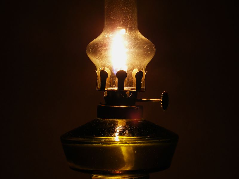 File:Kerosene-lamp.jpg