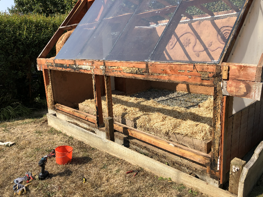 File:Rotten wood in front1.png