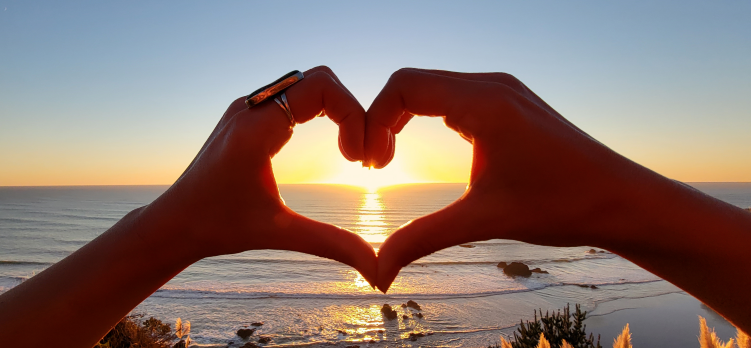 File:Sunset hand heart shell.png