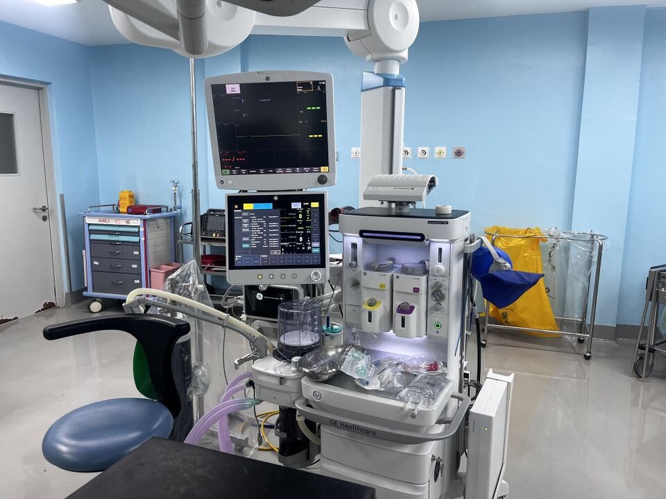 File:Anesthesia workstation 1.jpg
