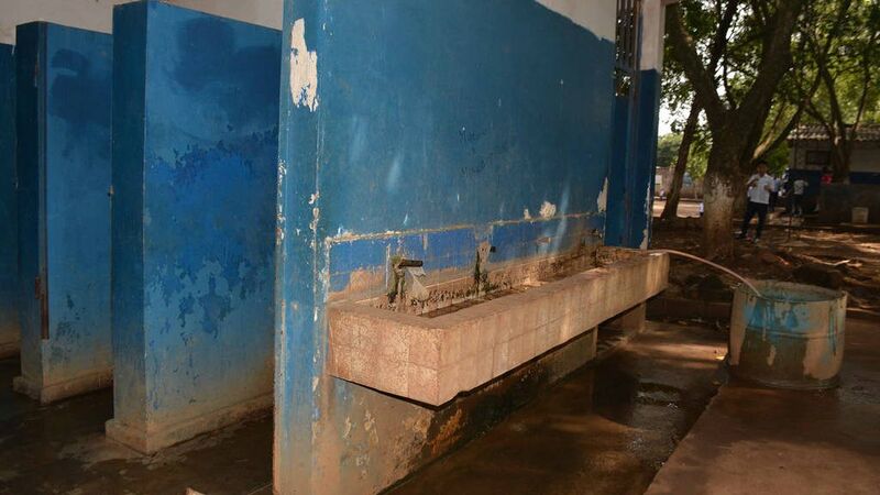 File:Estado de los baños en las escuelas públicas.jpg