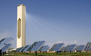 PS10 solar power tower wikimedia.jpg