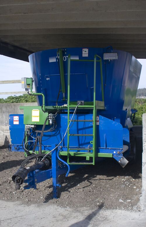 File:Mixing-Wagon.jpg