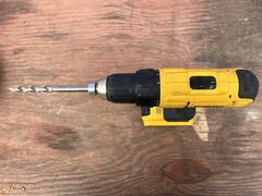 Attach the pocket hole drill bit to the drill. Set the drill to the pilot hole setting. (DRILL MODE)