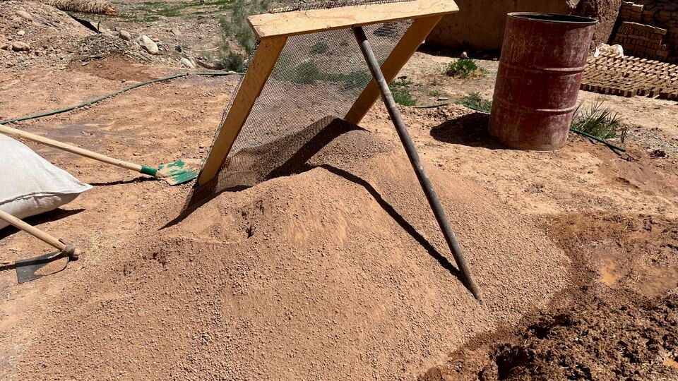 File:Sieving the earth.jpg