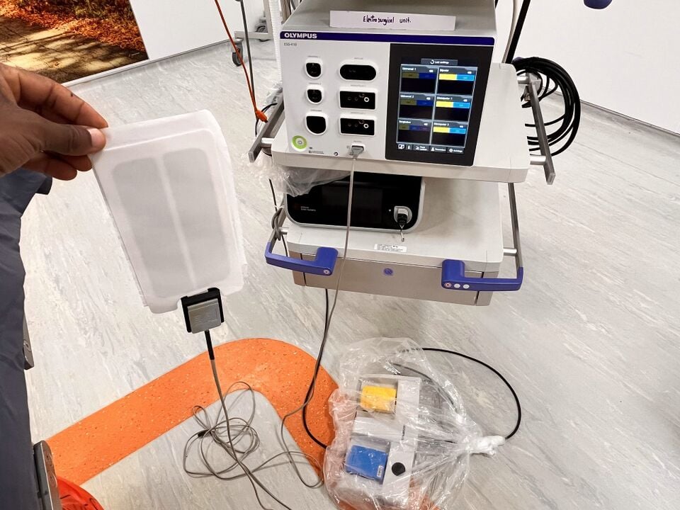 File:Electrosurgical unit 1.jpg
