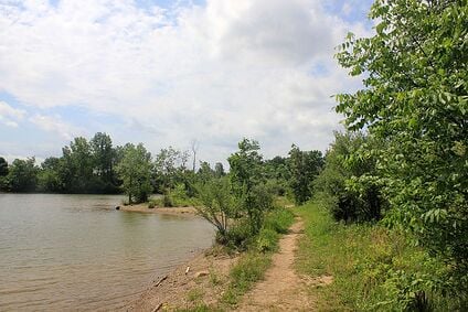 Gfp-ohio-alum-creek-state-park-hiking-trail-by-lake.jpg