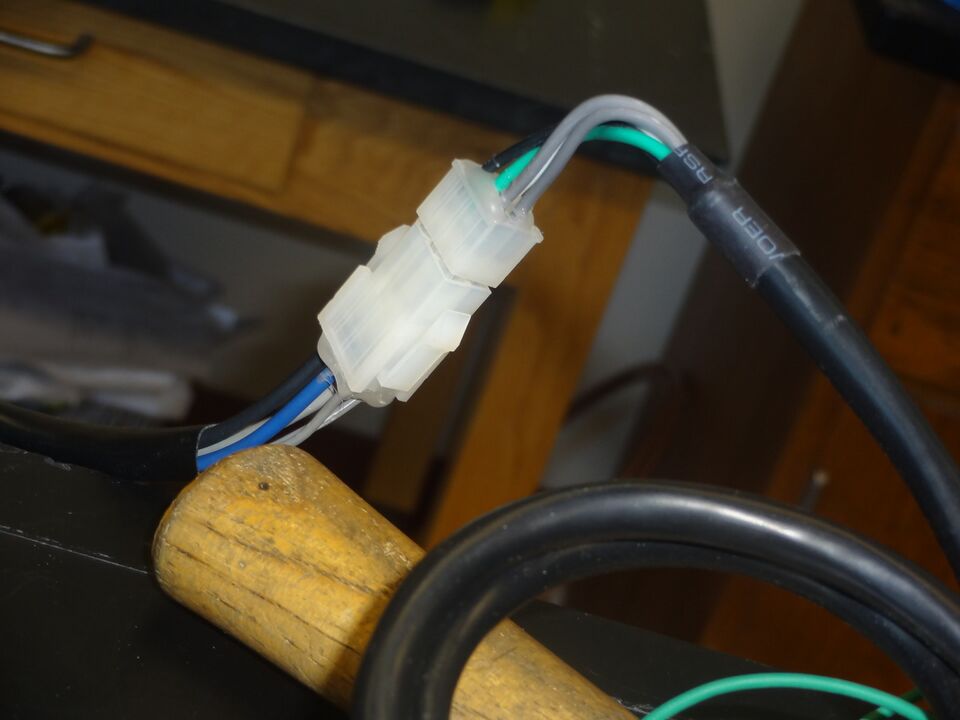 File:RECYCLEBOTv4 33 MotorMolexConnection.JPG