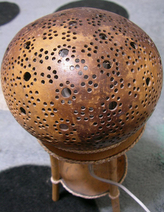 330px-Coconutshelllamp.png
