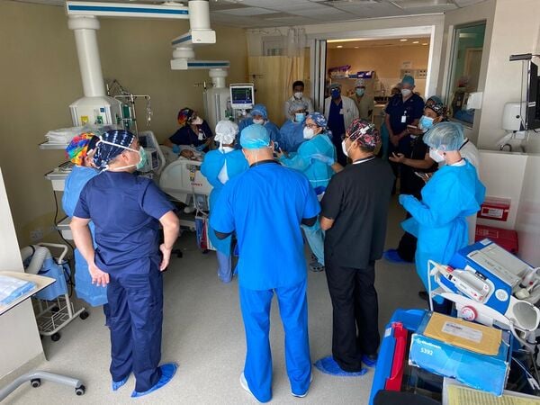 File:Hand off DR.jpg