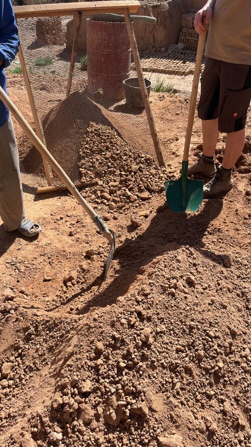 File:Sieving the earth2.jpg