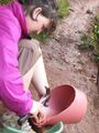 Fig. 5e: Bri prepping bucket for mesh