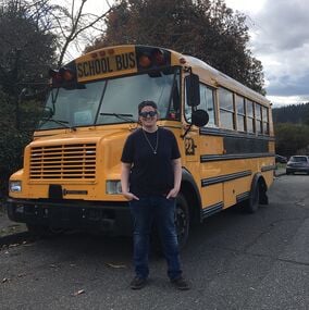 330px-IMG_6180_shorty_jbad_and_the_bus.jpg