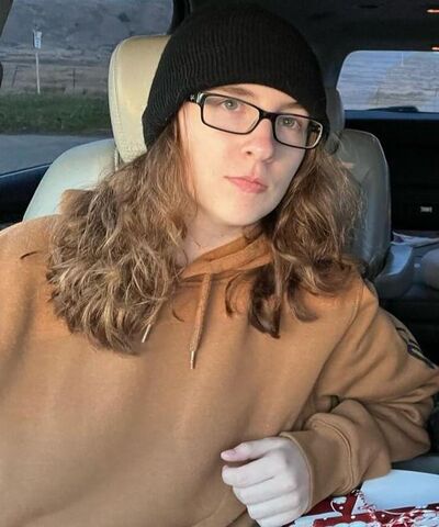 File:Lauren In car.jpg