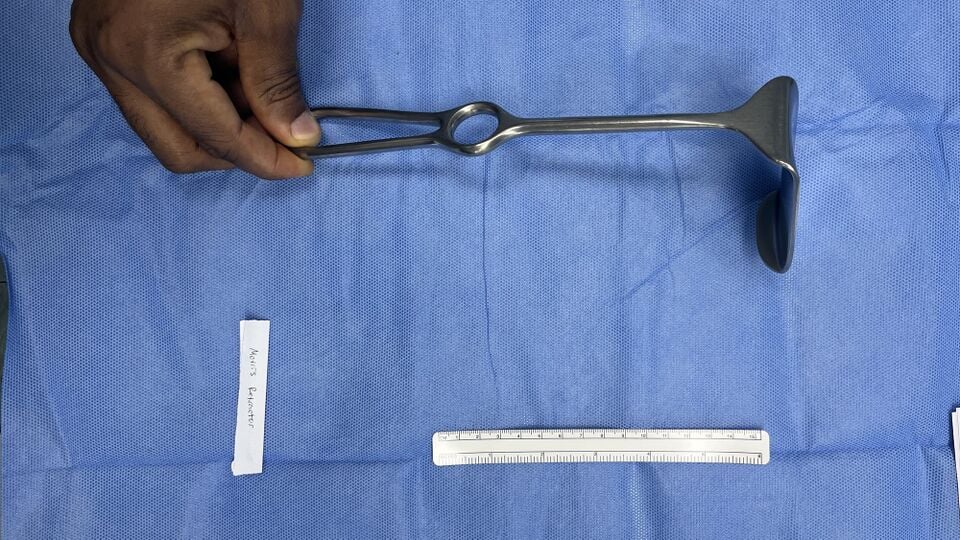 Morris retractor, first view