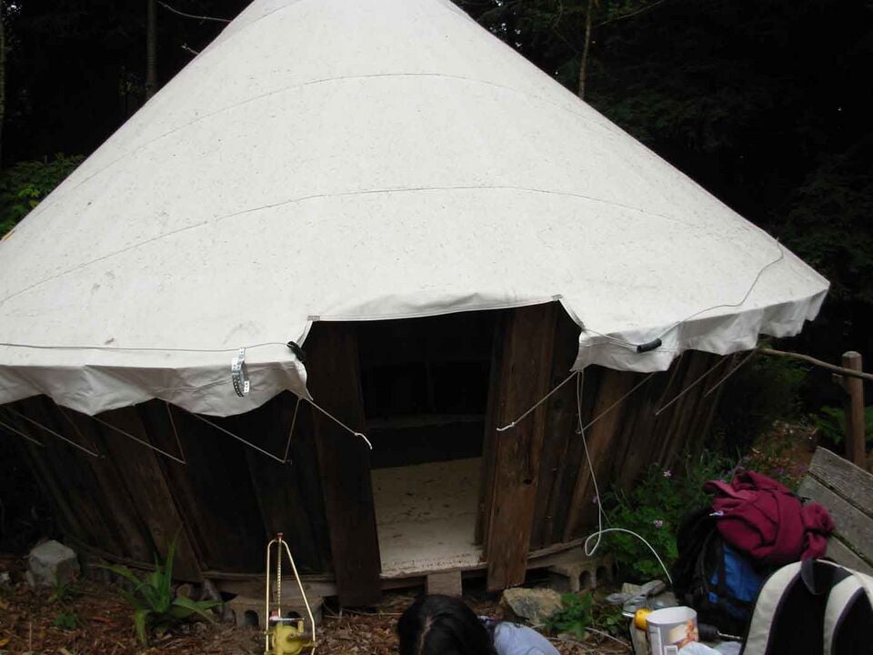 File:Yurt begining.jpg