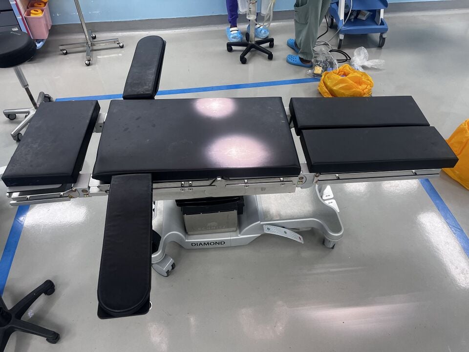 Operating table no drapes, view 2