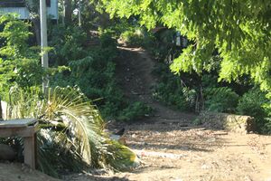 300px-Camino_de_acceso_a_la_comunidad_El_Zonte.jpg