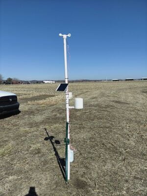 300px-Weather_station_in_field.jpg