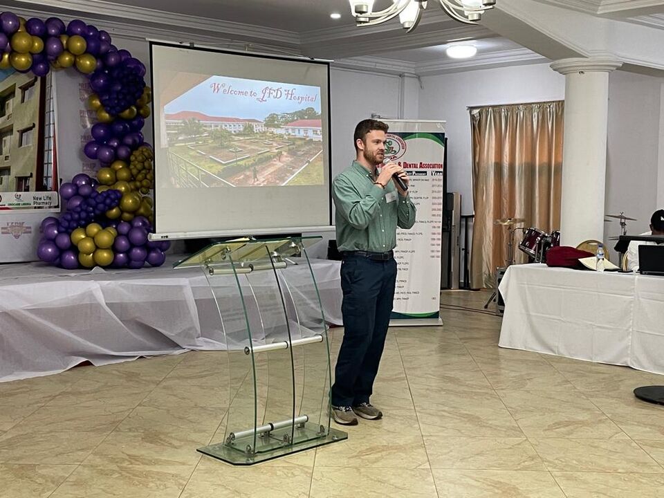 File:Chris Reynolds Liberia Presentation.jpg
