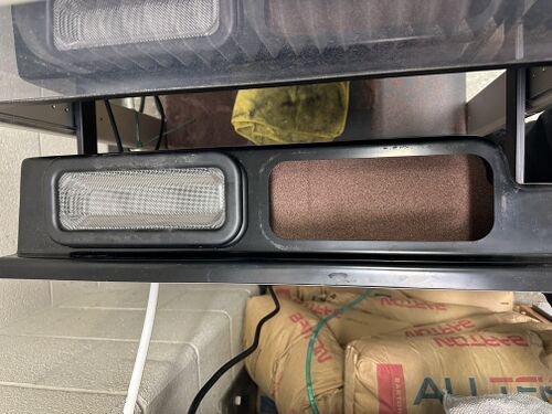 Fill the abrasive hopper with clean, dry 80 mesh garnet abrasive. Remember to always fill through the hopper screens to avoid large clumps.