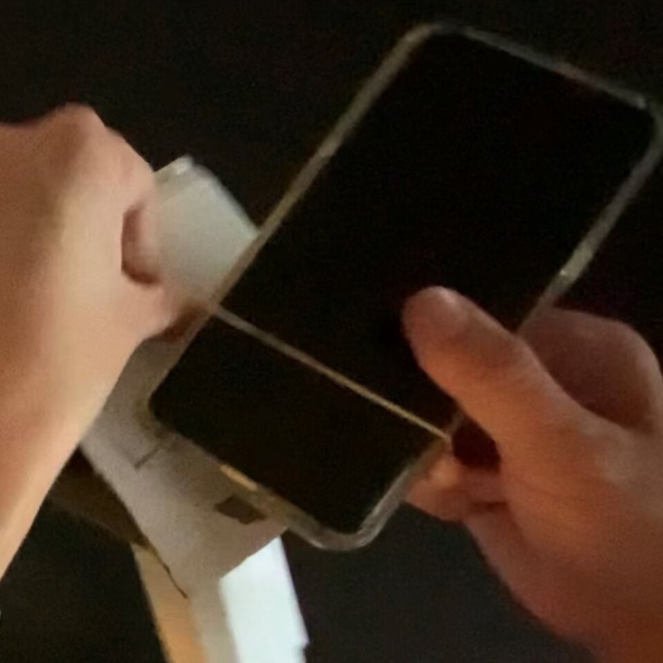 File:5 Phone 4.jpg