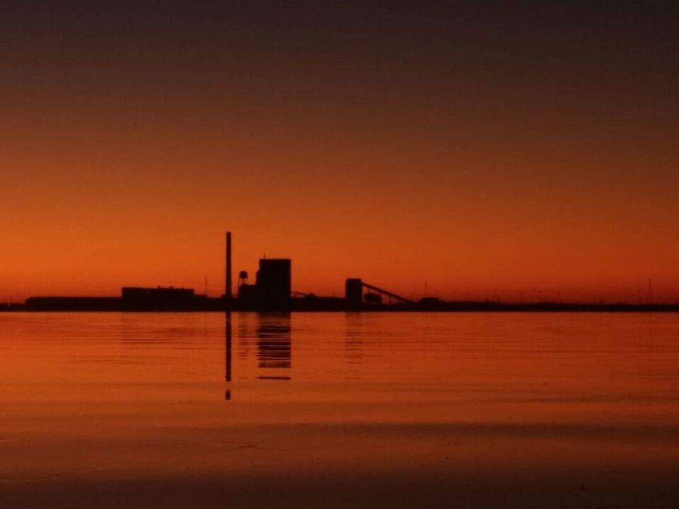 File:Mel-Wardynski-pierviewsunset.jpg