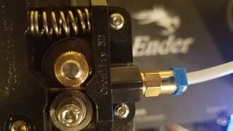 330px-Ender3_FeedingFilament.jpg