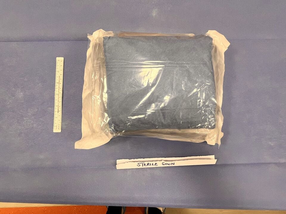 File:Sterile gown 1.jpg