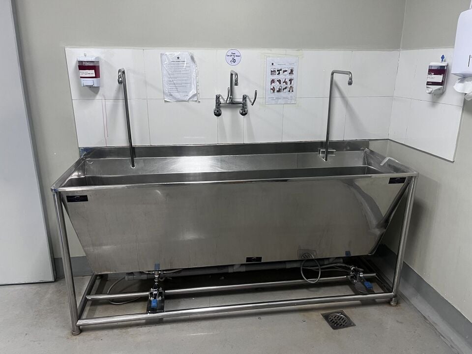 Scrub sink, view 9